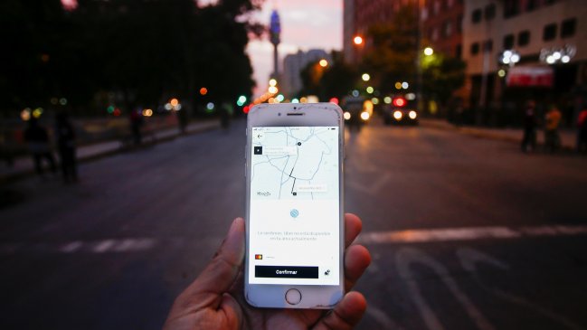 Uber Chile: Reglamento sacaría del mercado a mitad de los conductores y precios se duplicarían