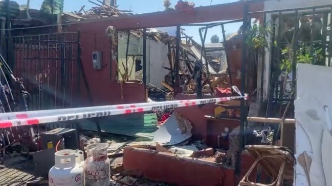   Pudahuel: Explosión de cilindro de gas dejó a mujer grave y destruyó al menos tres casas 