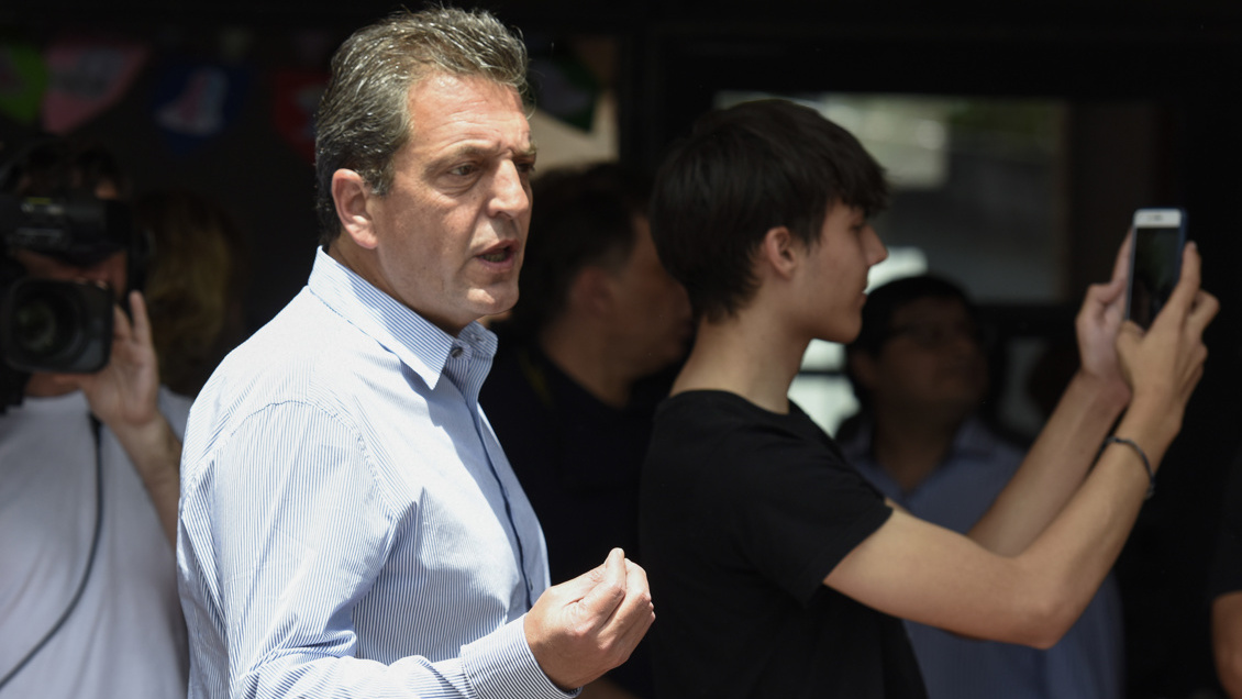 Massa continuará como ministro de Economía tras derrota con Milei