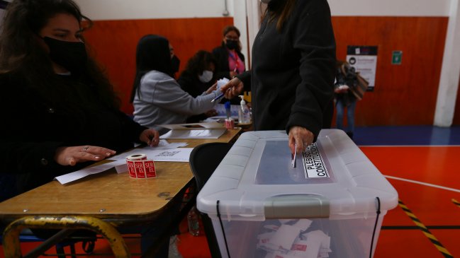 Comandos por el A Favor y En Contra buscan atraer a indecisos