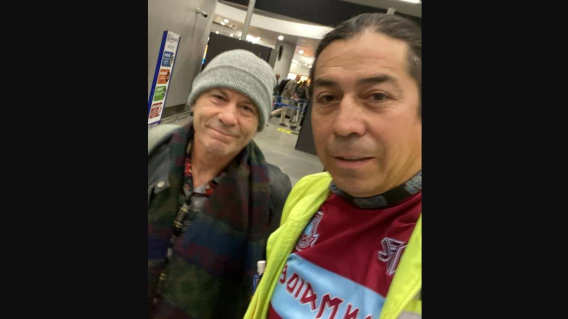 Captan a Bruce Dickinson de Iron Maiden en el aeropuerto de Santiago