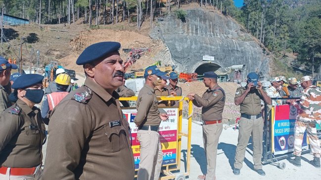 Avanza operación de rescate de obreros atrapados en túnel de India hace ya 11 días