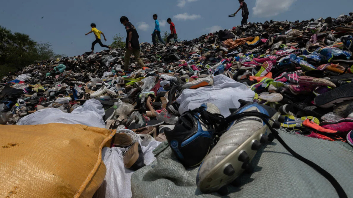 Greenpeace colocó GPS en ropa donada para demostrar que la mayoría no se utiliza