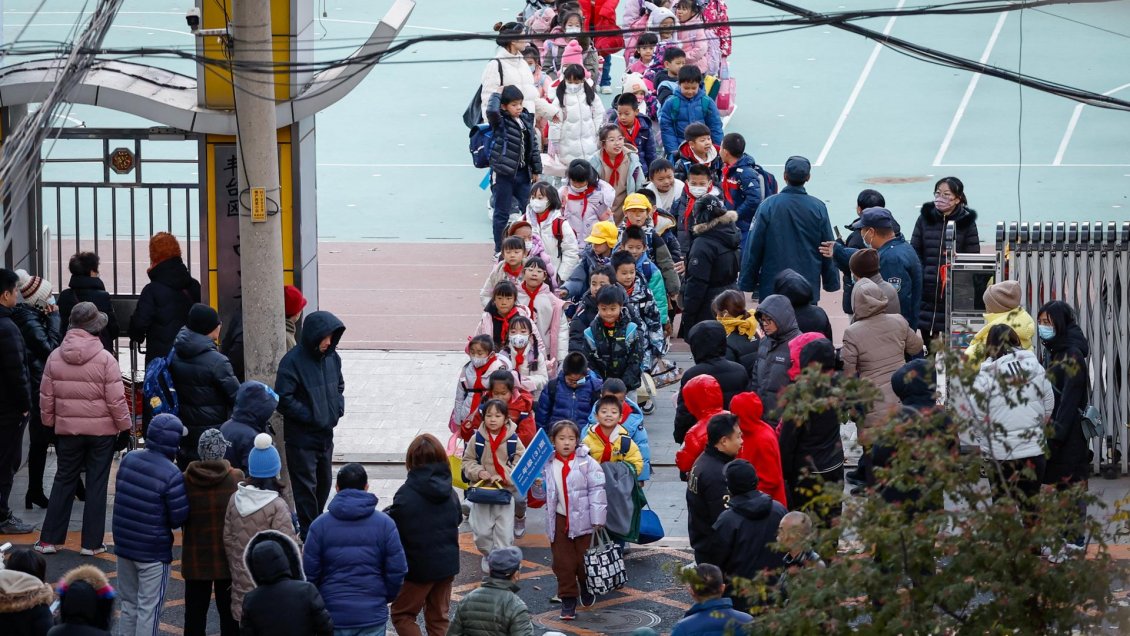 Aumento de casos de neumonía infantil pone en alerta a autoridades en China