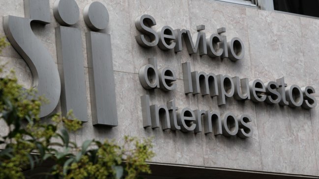  Funcionarios del SII niegan vínculo con Leonarda Villalobos ante Fiscalía  
