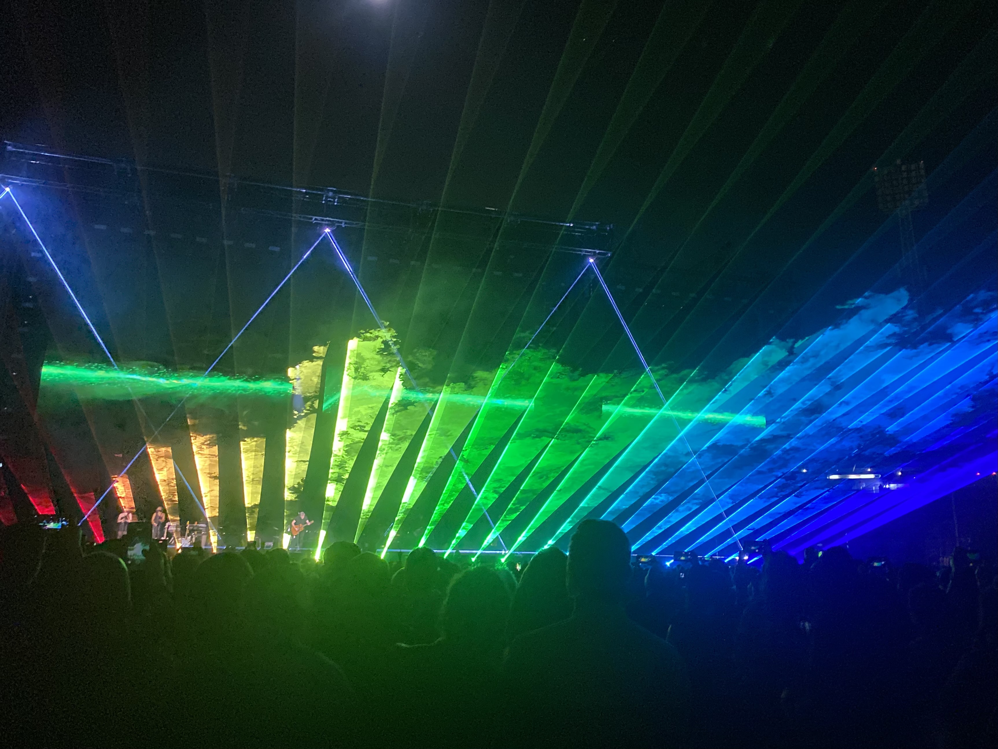 Luces multicolor en show de Roger Waters