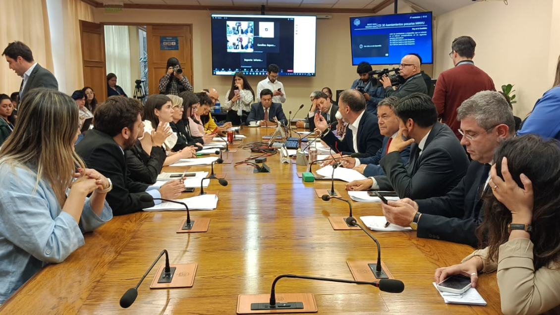 Convenios: Comisión investigadora aprobó informe con reproches a Montes y a Crispi