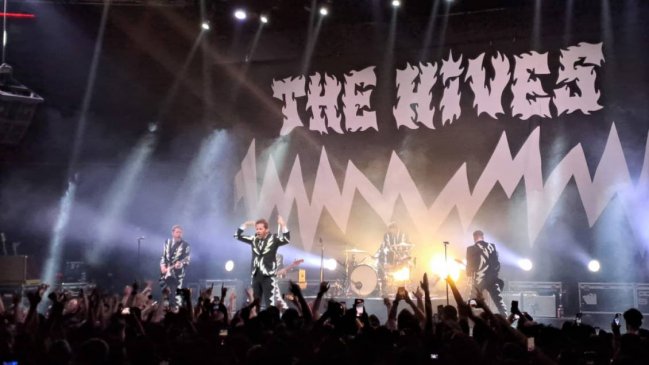 The Hives tuvo explosivo y contundente regreso a Chile