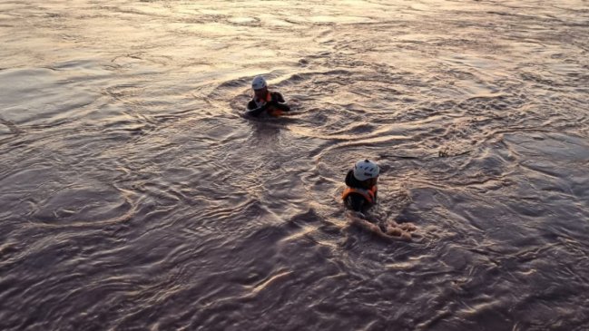  Rescatan cadáver del niño que murió en el río Tinguiririca junto a su madre  