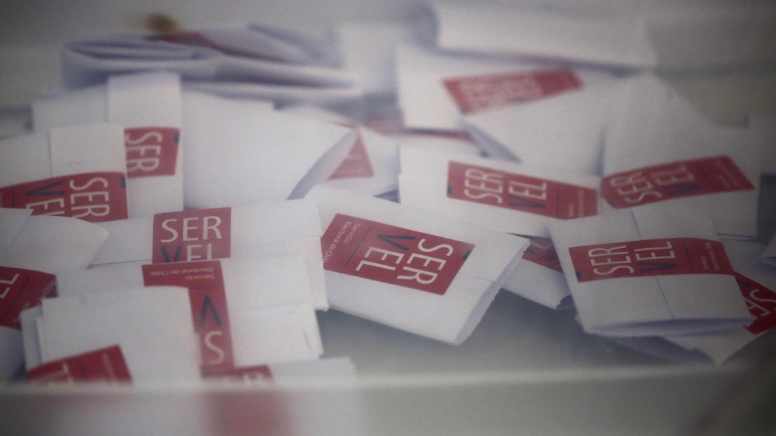 Cautela, esperanza, resignación y rabia: El ánimo para el Plebiscito según Data Influye