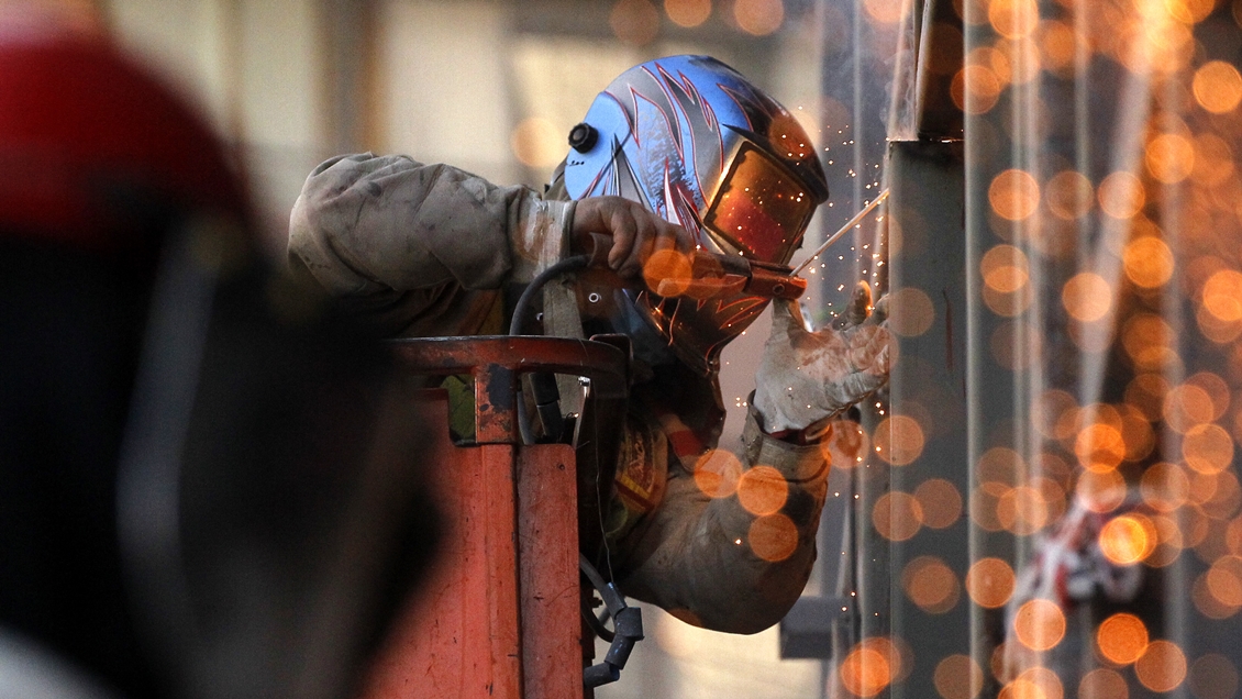 Producción Industrial aumentó en octubre, pero actividad del comercio cayó