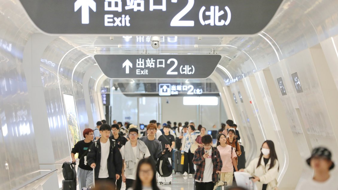 China mejora servicios ferroviarios para pasajeros extranjeros