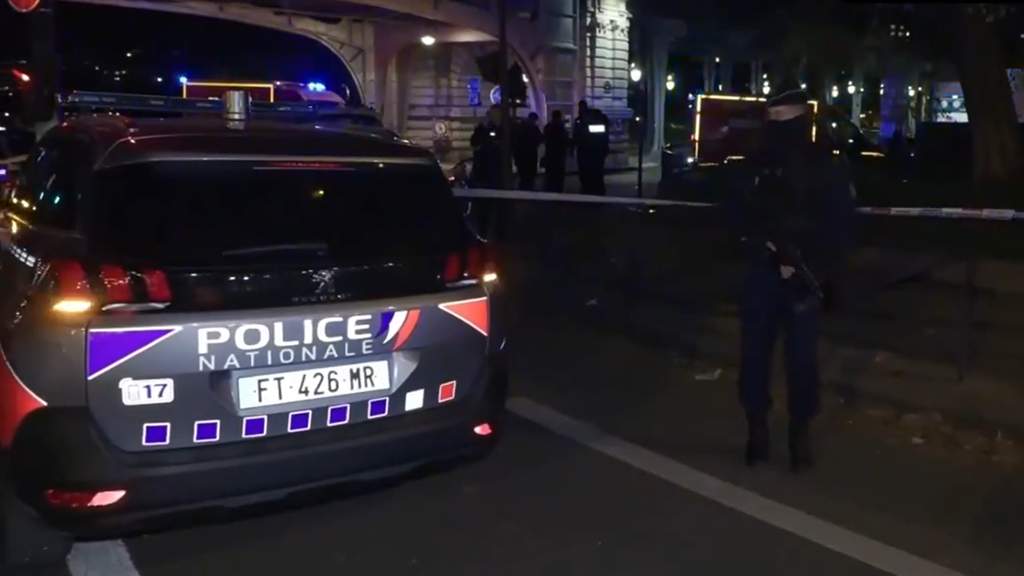 Brutal ataque dejó un muerto y dos heridos en barrio céntrico de París