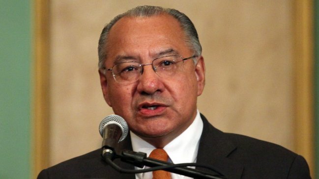 Exembajador estadounidense es acusado de haber espiado para Cuba durante 40 años