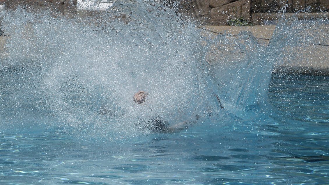 Niña de 10 años quedó grave tras caer a una piscina en Vallenar