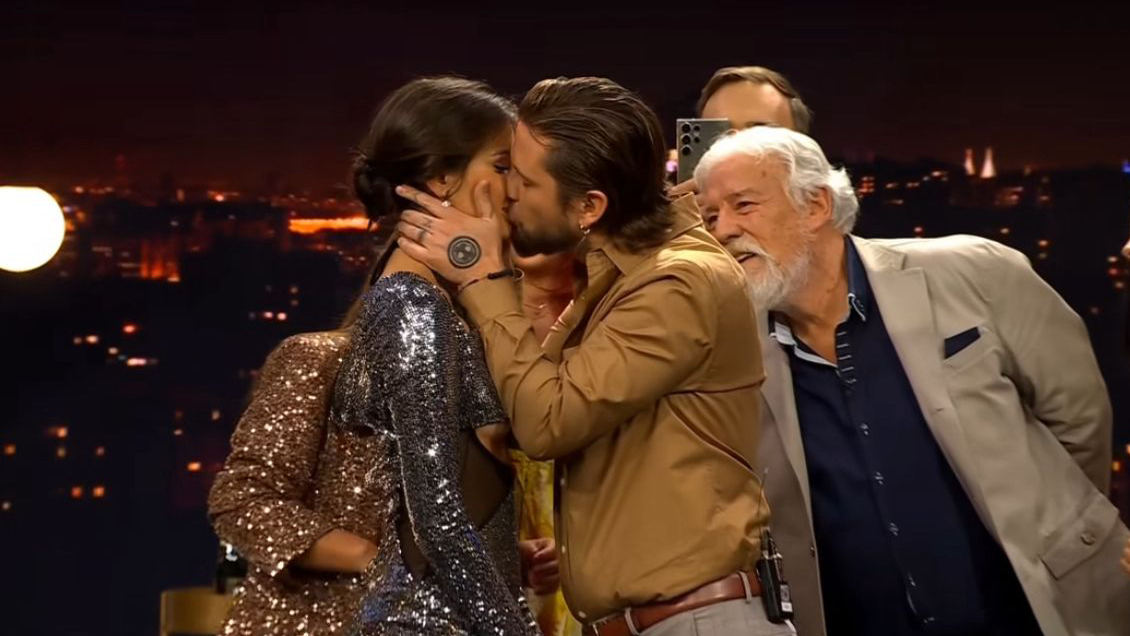 Coni Capelli y Jean Philippe Cretton protagonizaron sorpresivo beso
