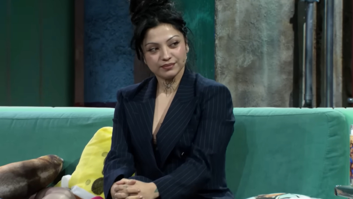 Mon Laferte salió airosa ante incómoda pregunta de presentador español: 