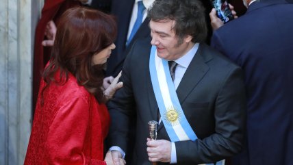  Frente a Cristina Fernández, Javier Milei asumió el poder en Argentina 