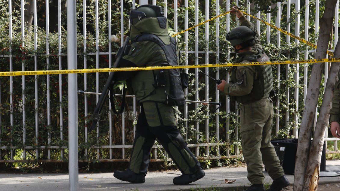 Las Condes: Aparente artefacto explosivo fue encontrado en el sector del Parque Titanium