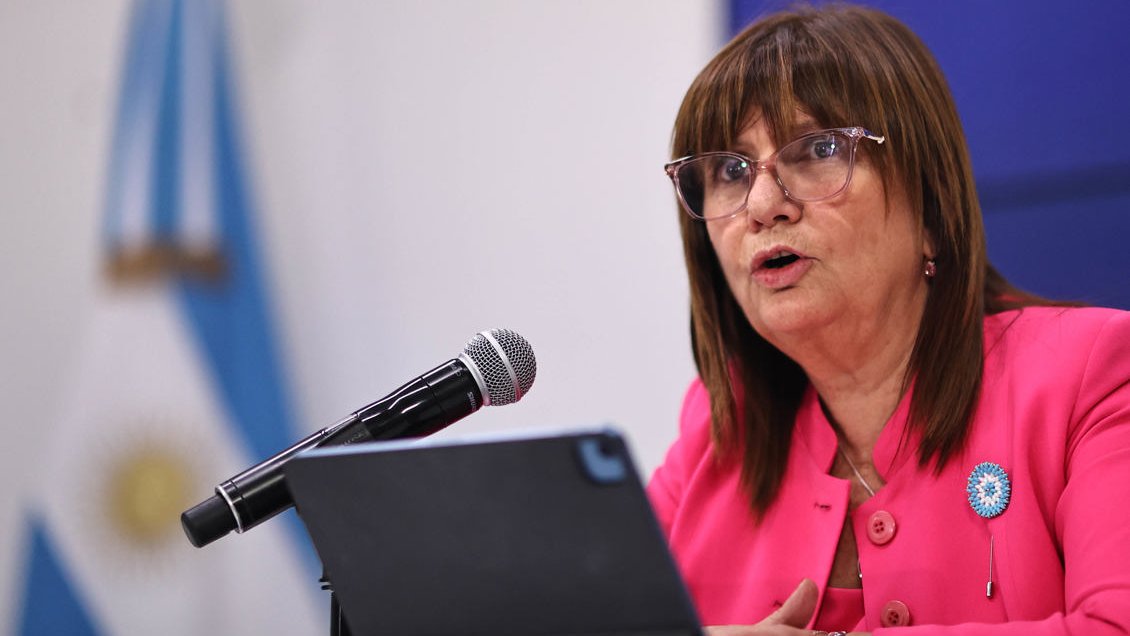 Bullrich debió borrar mensaje en que anunció derogación de decreto de expresidente