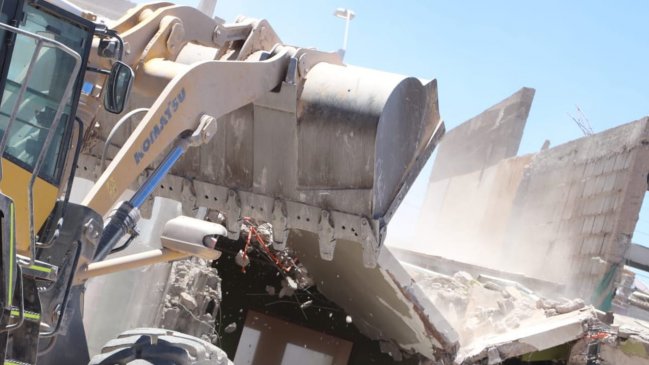 Municipio comenzó demolición de 10 inmuebles abandonados en Calama
