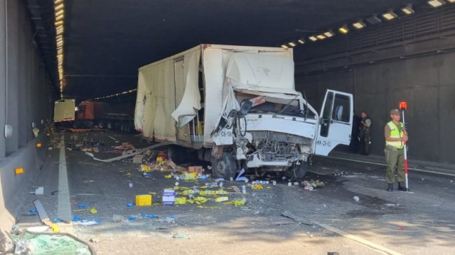   Choque entre dos camiones deja grave a conductor en General Velásquez 