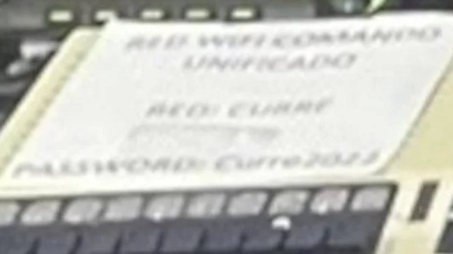 Jefe de redes sociales del Gobierno de Milei publicó la contraseña del WiFi de la policía por error