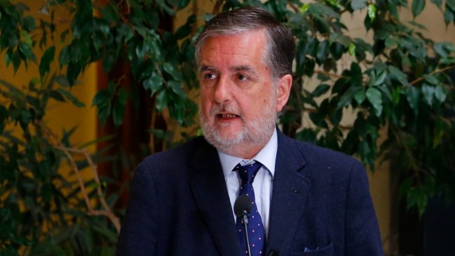 Previsional: Undurraga llamó a cambiar la disposición para dialogar con el Ejecutivo