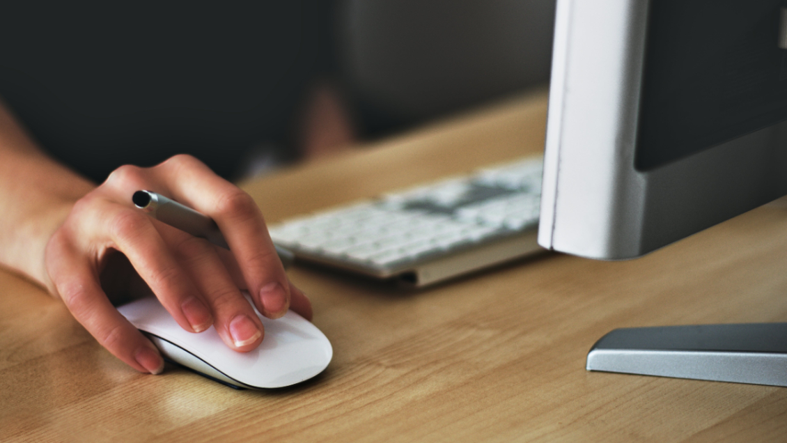 Enfermera divulgó y revisó más de 800 veces la ficha clínica de la pareja de su ex: Fue formalizada