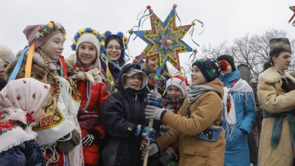  Cambio de tradición: Ucrania celebra por primera vez la Navidad el 25 de diciembre  