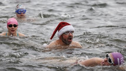  Lago Serpentine de Londres: recibió la tradicional jornada navideña de nado  