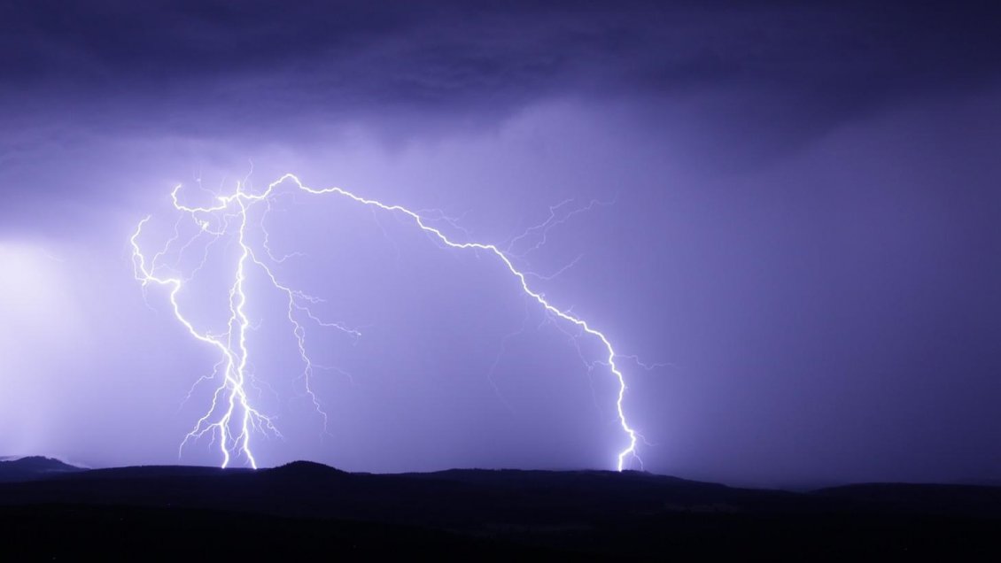 Alerta temprana preventiva para 10 comunas de la RM por probable tormenta eléctrica