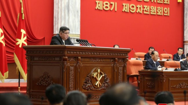 Kim Jong-un llama a un fortalecimiento nuclear e intensificar los preparativos de guerra