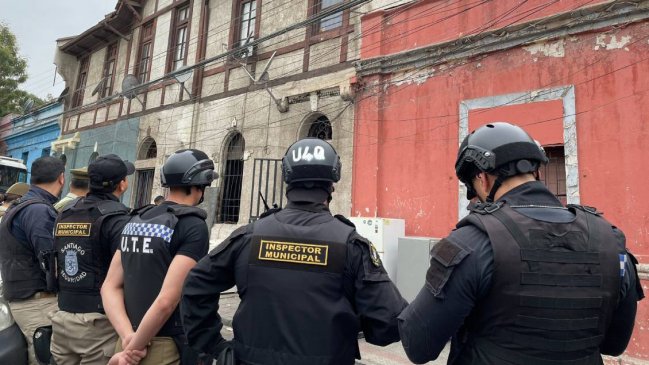 Tras denuncias por fiestas clandestinas y drogas, desalojan casa tomada en el barrio Matta Sur