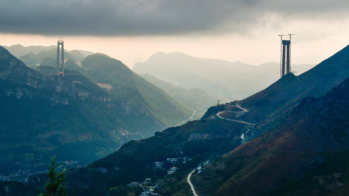 China confirma que puente más alto del mundo quedará terminado en 2025