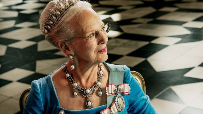  Reina Margarita II de Dinamarca anuncia su abdicación  
