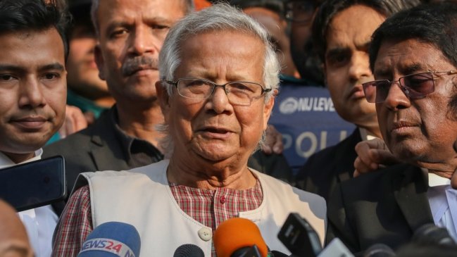  Tribunal de Bangladesh condenó al premio Nobel Muhammad Yunus a seis meses de prisión  
