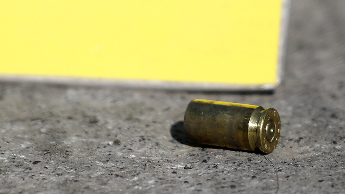 Hombre fue baleado por la espalda afuera de su casa en Independencia