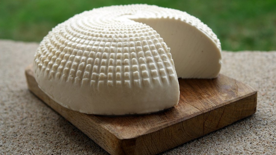 Decenas de personas intoxicadas por comer queso de cabra