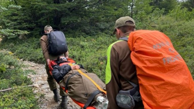 Carabineros debió socorrer a turista estadounidense accidentada en Torres del Paine