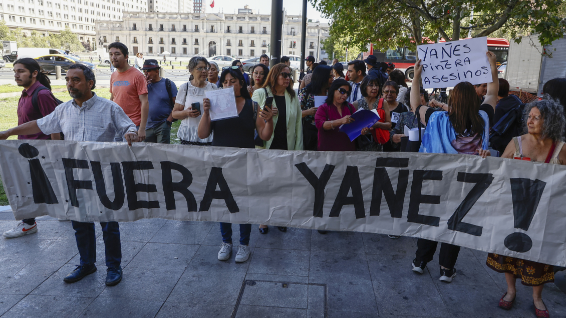 Manifestantes piden la renuncia de Yáñez