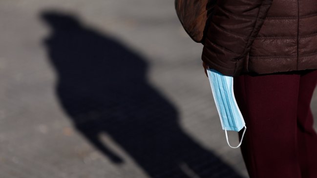 España reimpone uso obligatorio de mascarillas en centros de salud