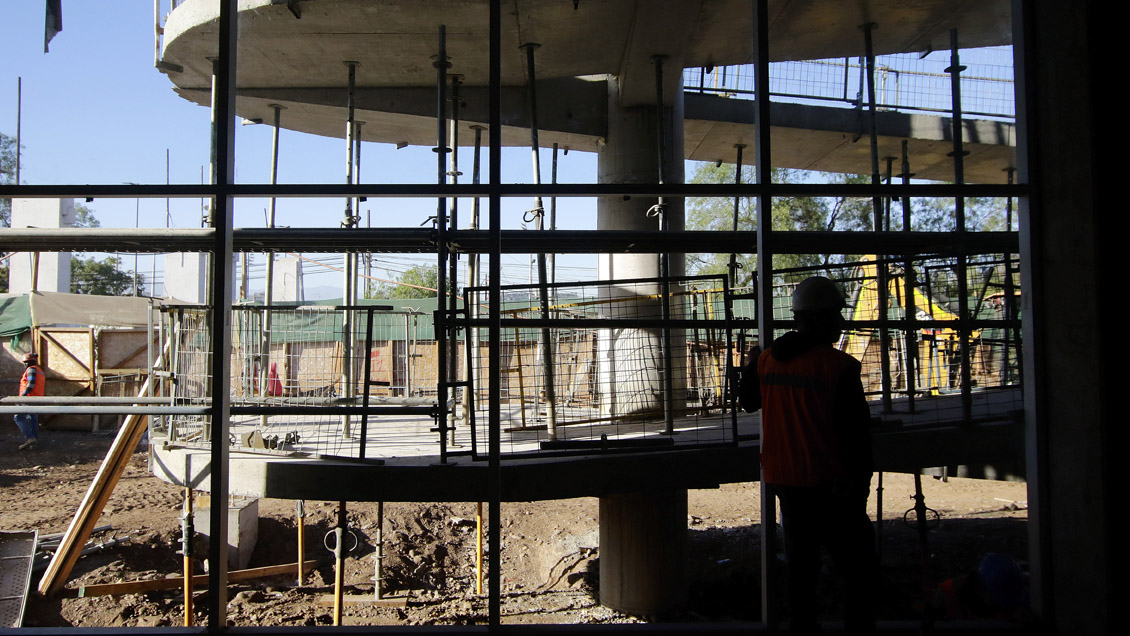 Inversión en construcción cayó 4% en 2023 y sector proyecta 