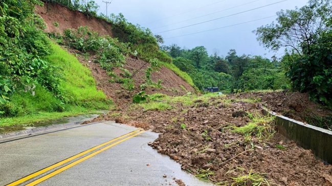 Derrumbes en carretera colombiana dejan al menos 18 muertos