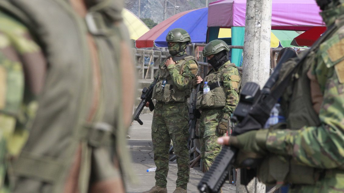 Presidente de Ecuador llama a 