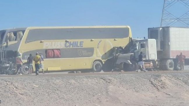 Colisión por alcance dejó dos fallecidos en Taltal