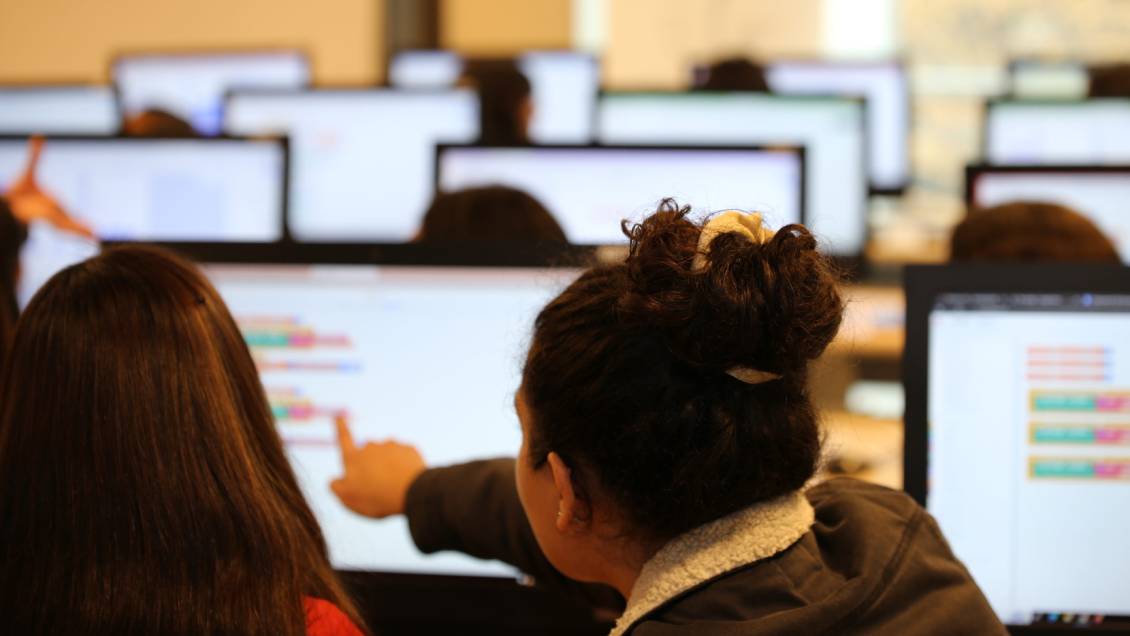 Admisión de mujeres en carreras de ciencia y tecnología aumentó 17%