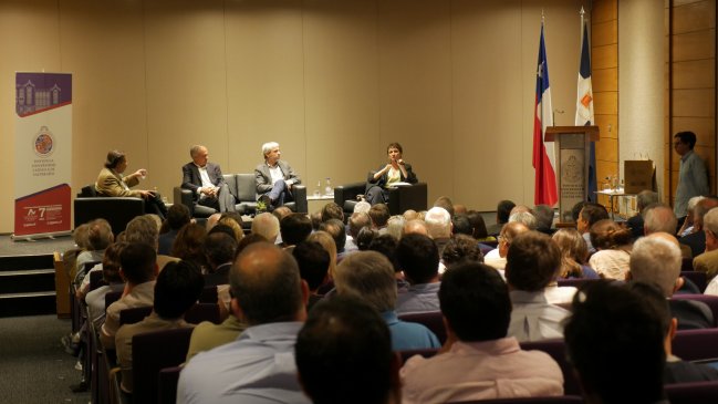 Ignacio Walker presentó libro sobre el 18 de octubre: Hubo cosas muy profundas