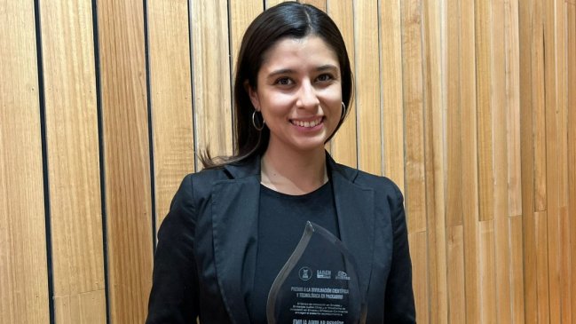 Usach reconoció a Emilia Aguilar, conductora de Cooperativa Ciencia