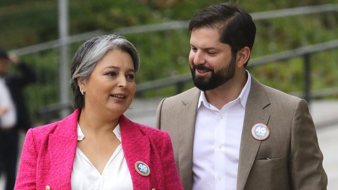 Jara negó haber ido a la casa de Zalaquett con permiso de Boric